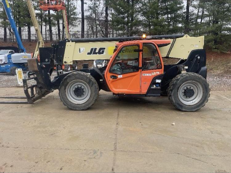 2015 JLG 1055