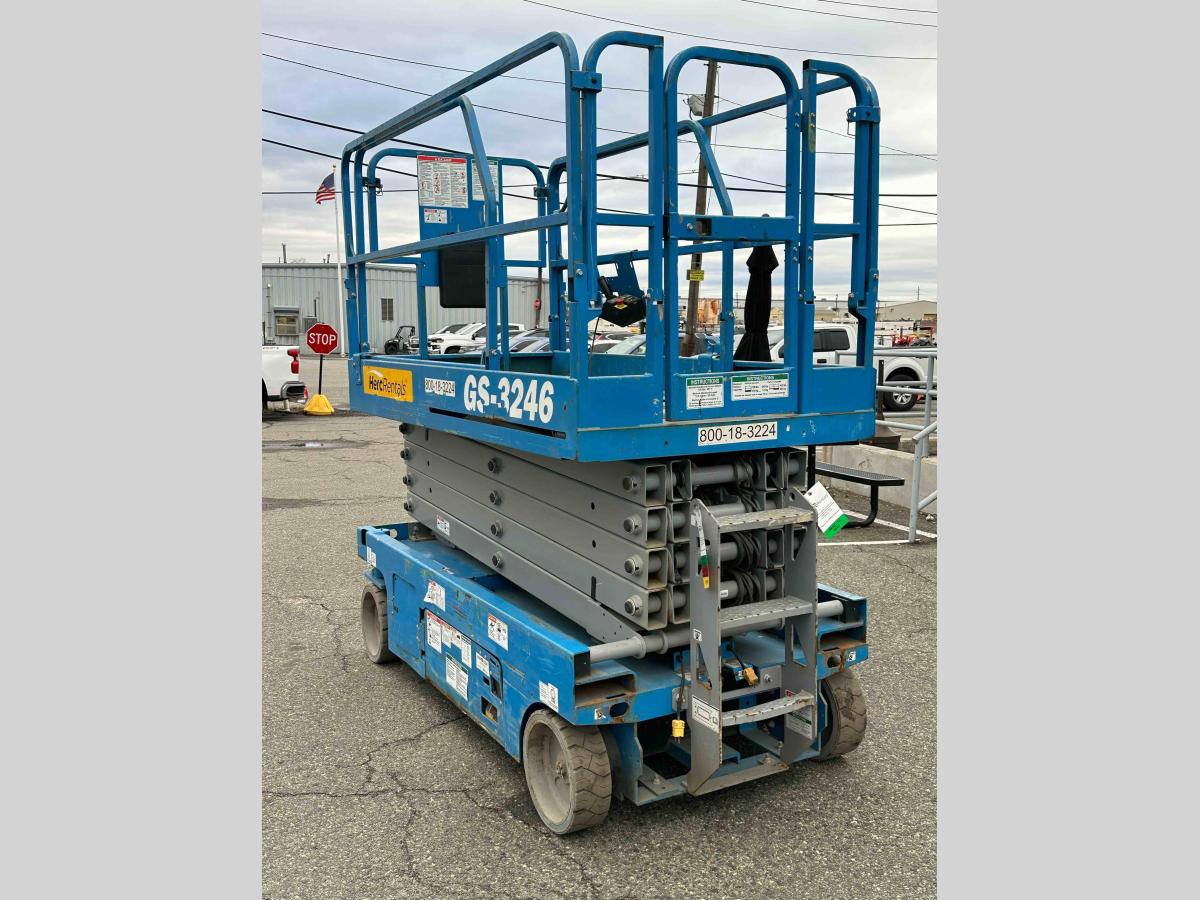 2017 Genie GS-3246