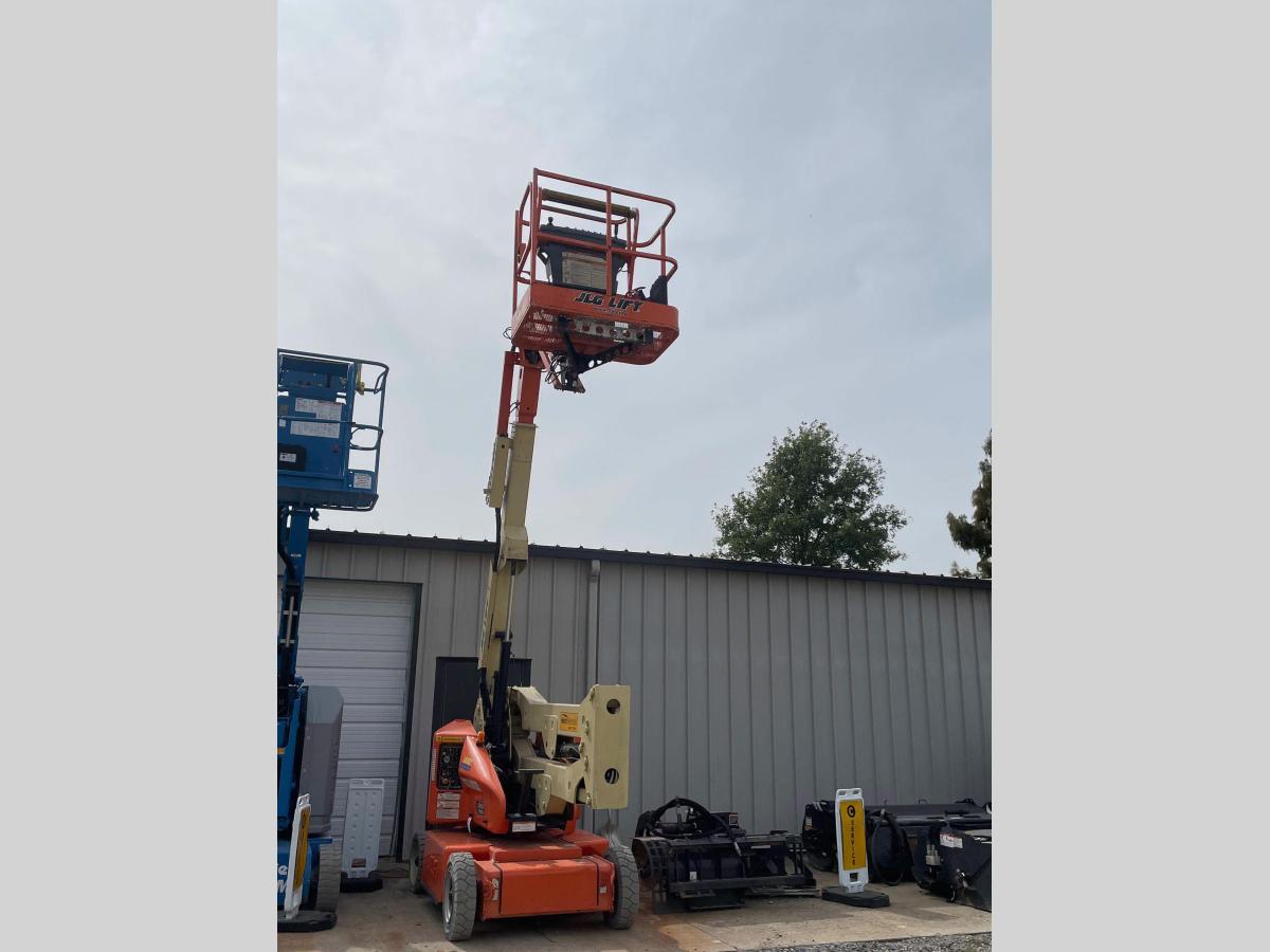 2009 JLG E400AJPN