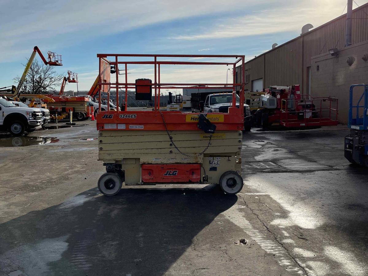 2017 JLG 3246ES-2