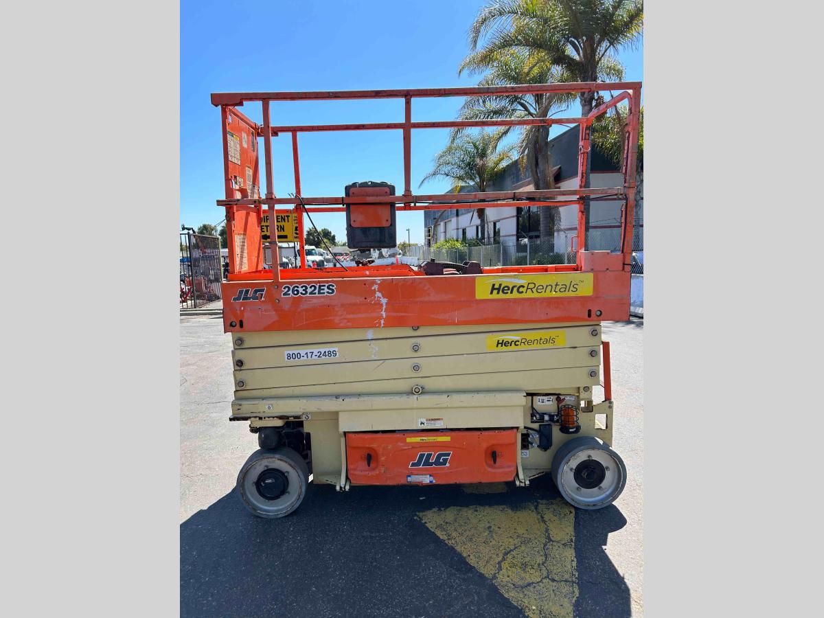 2017 JLG 2632ES