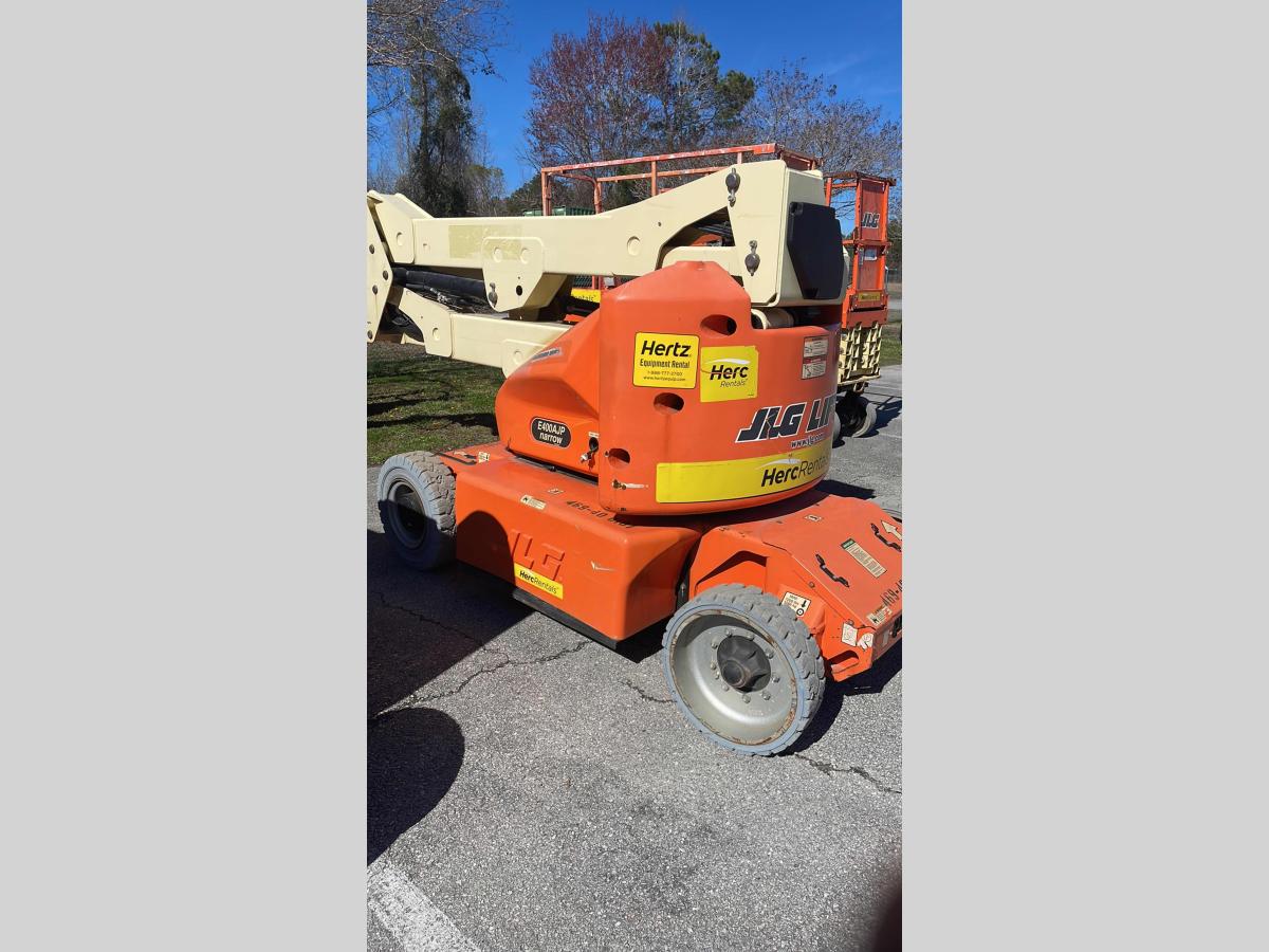 2013 JLG E400AJPN