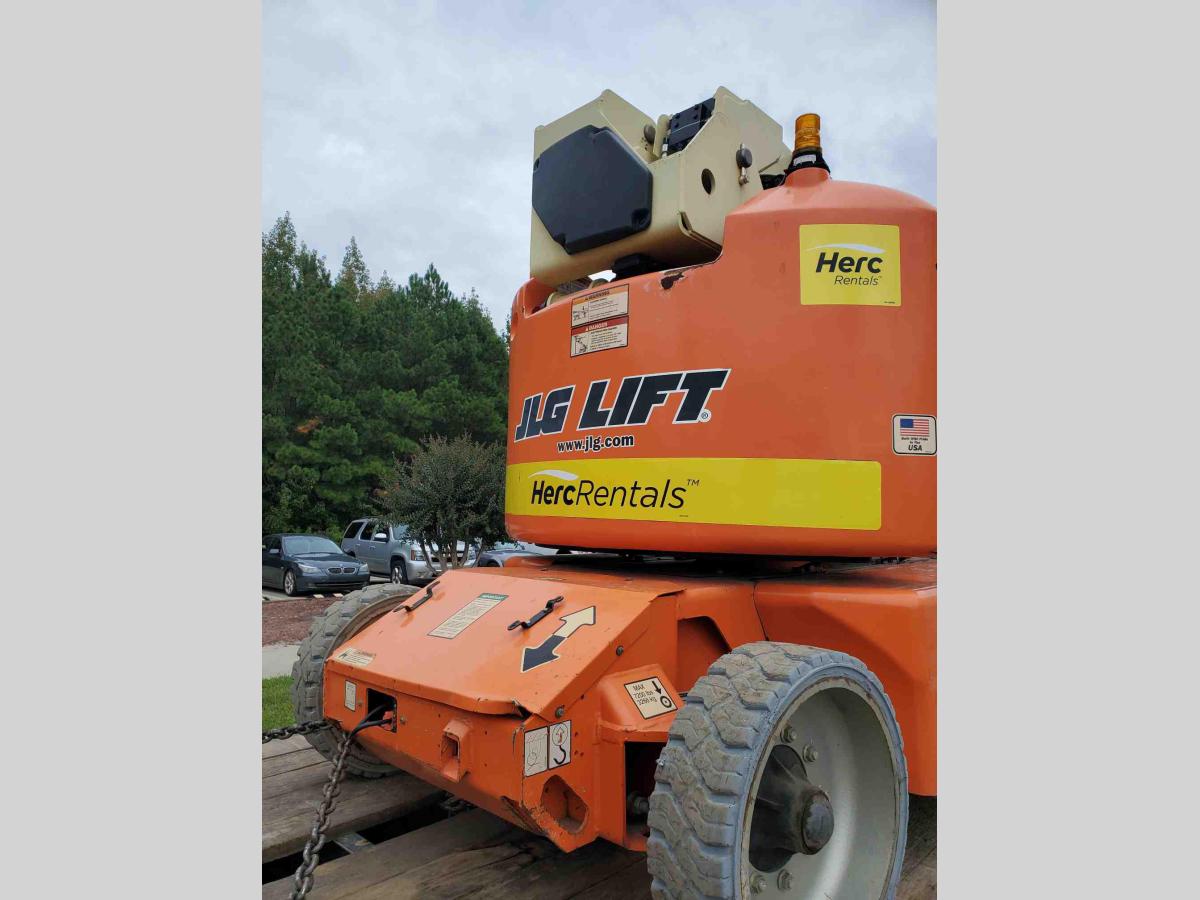 2014 JLG E400AJPN-4