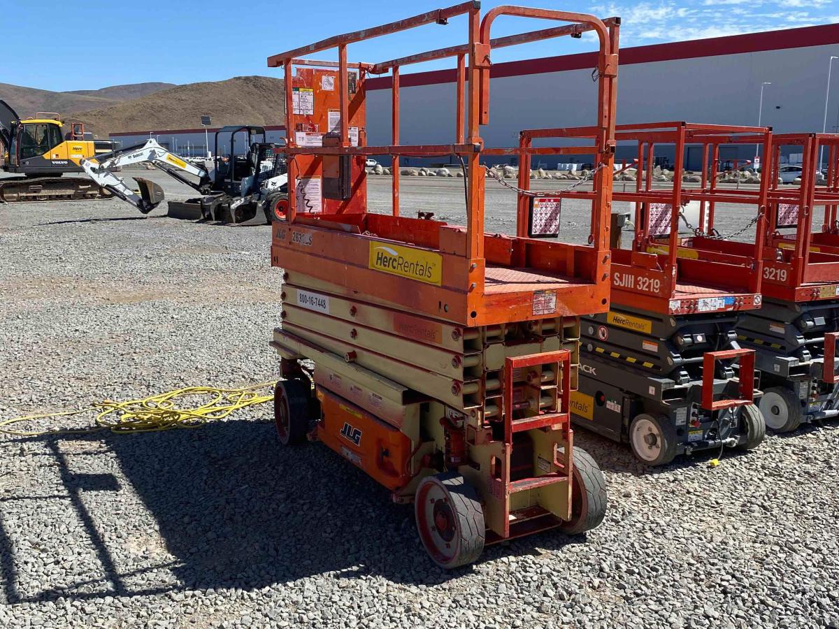 2017 JLG 2632ES