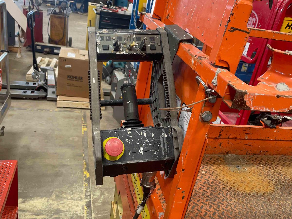 2016 JLG 2632ES