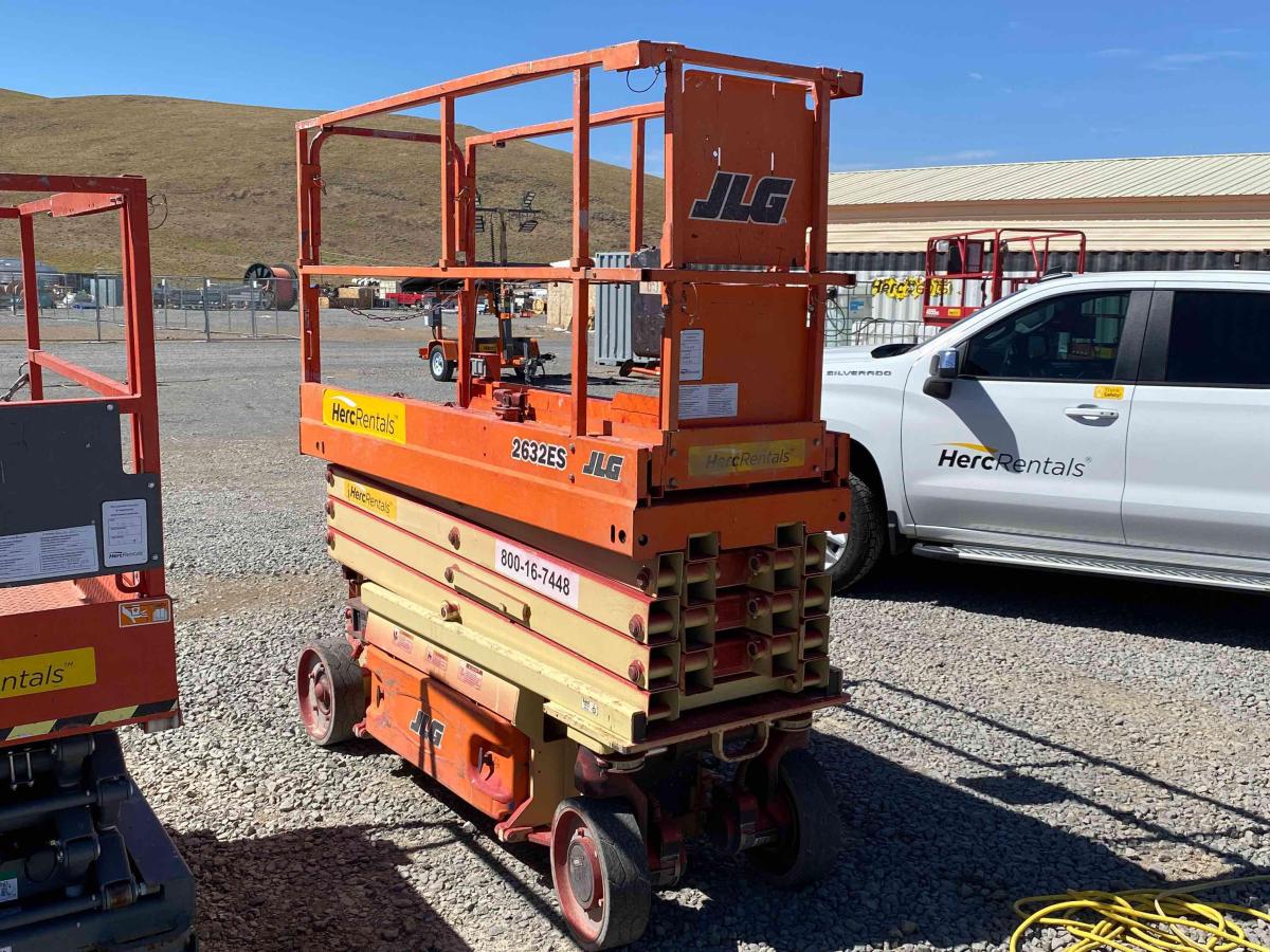 2017 JLG 2632ES
