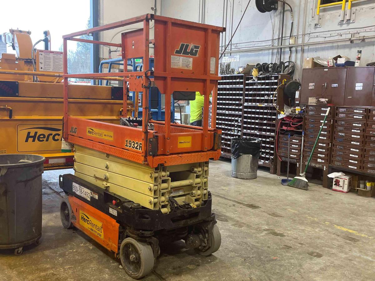 2017 JLG 1932R