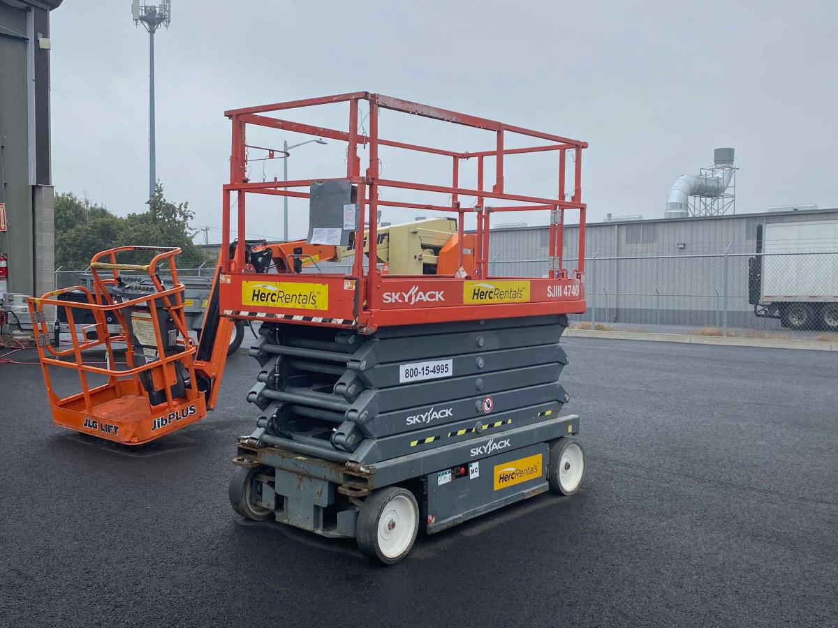 2017 Skyjack SJ4740