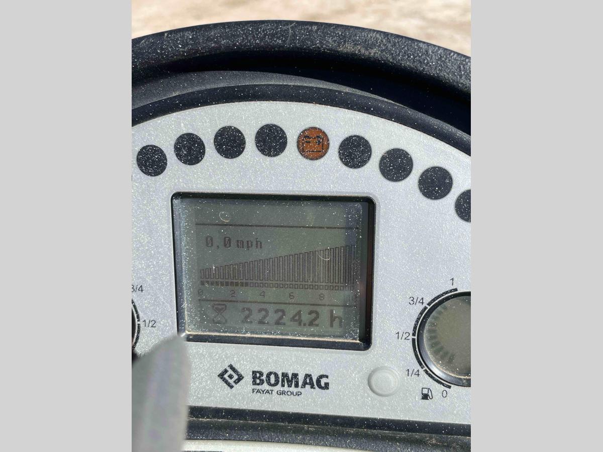 2017 BOMAG BW211D-5