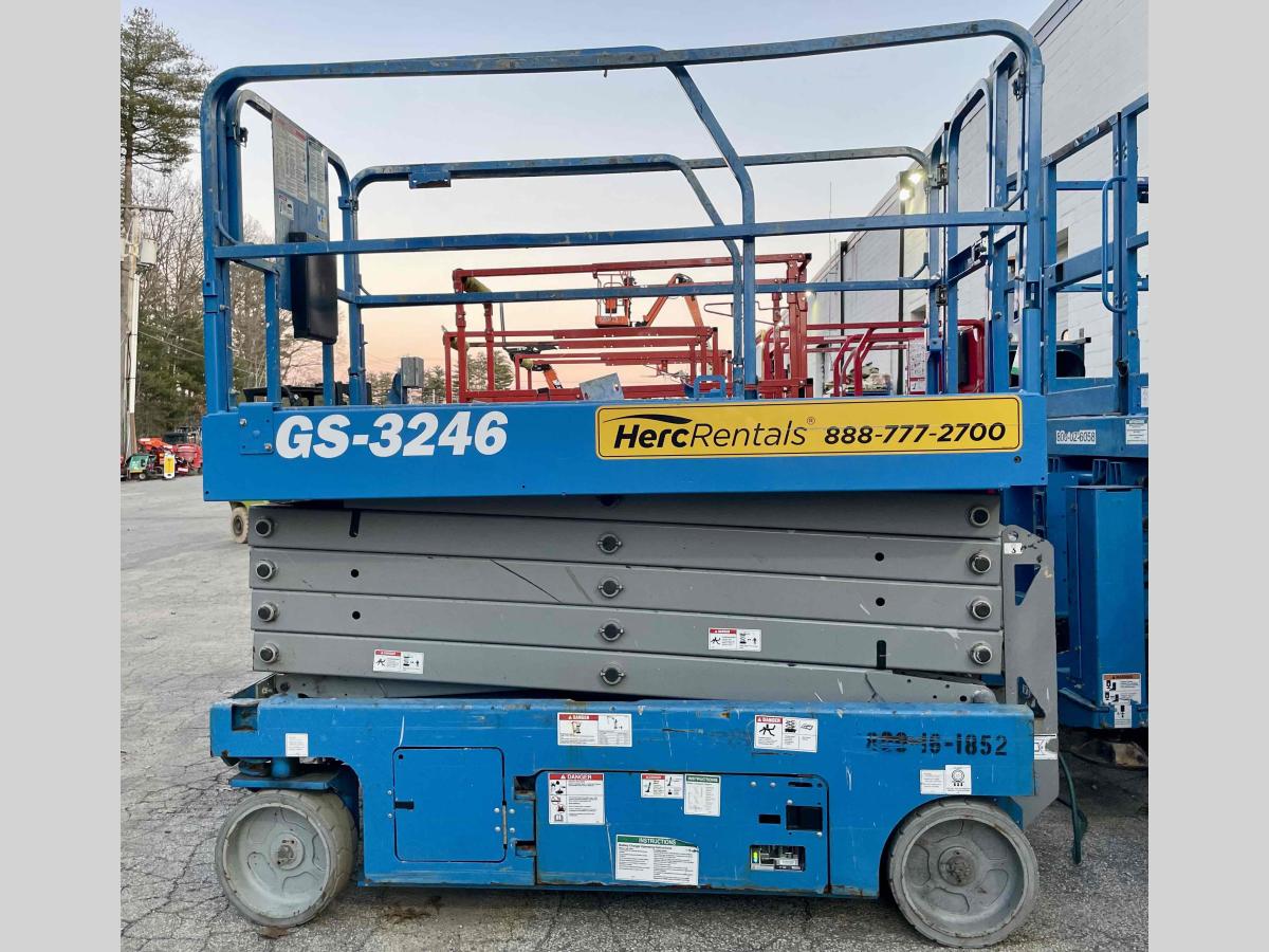 2017 Genie GS-3246-4