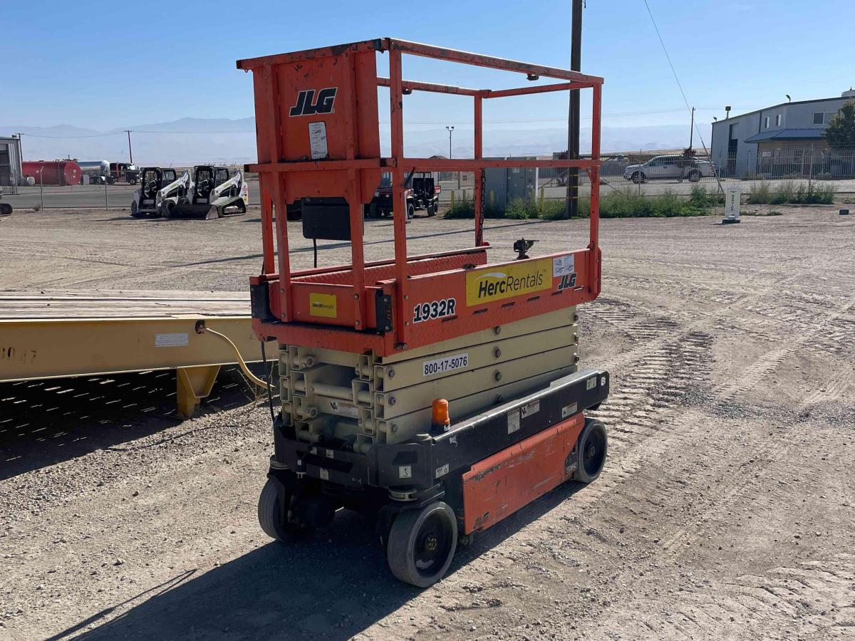 2017 JLG 1932R