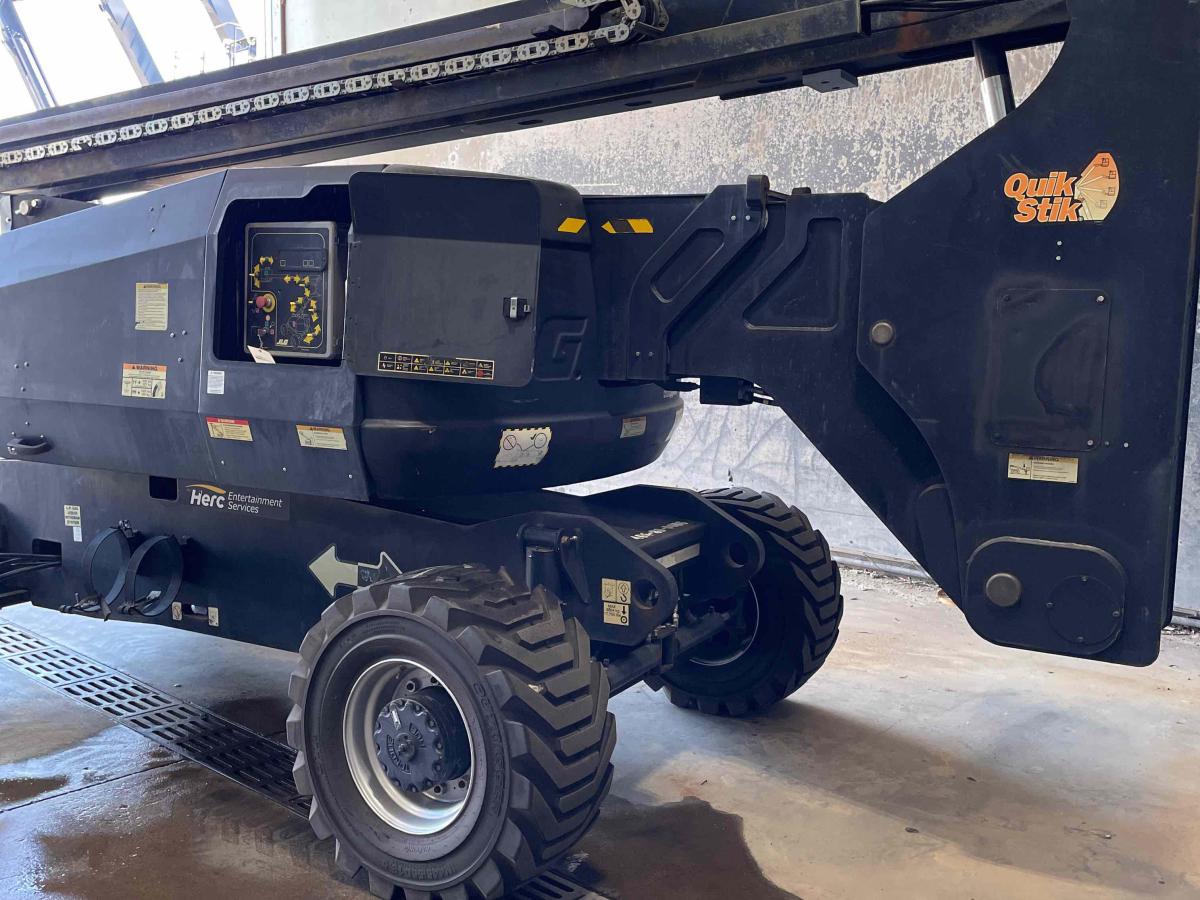 2012 JLG 800A