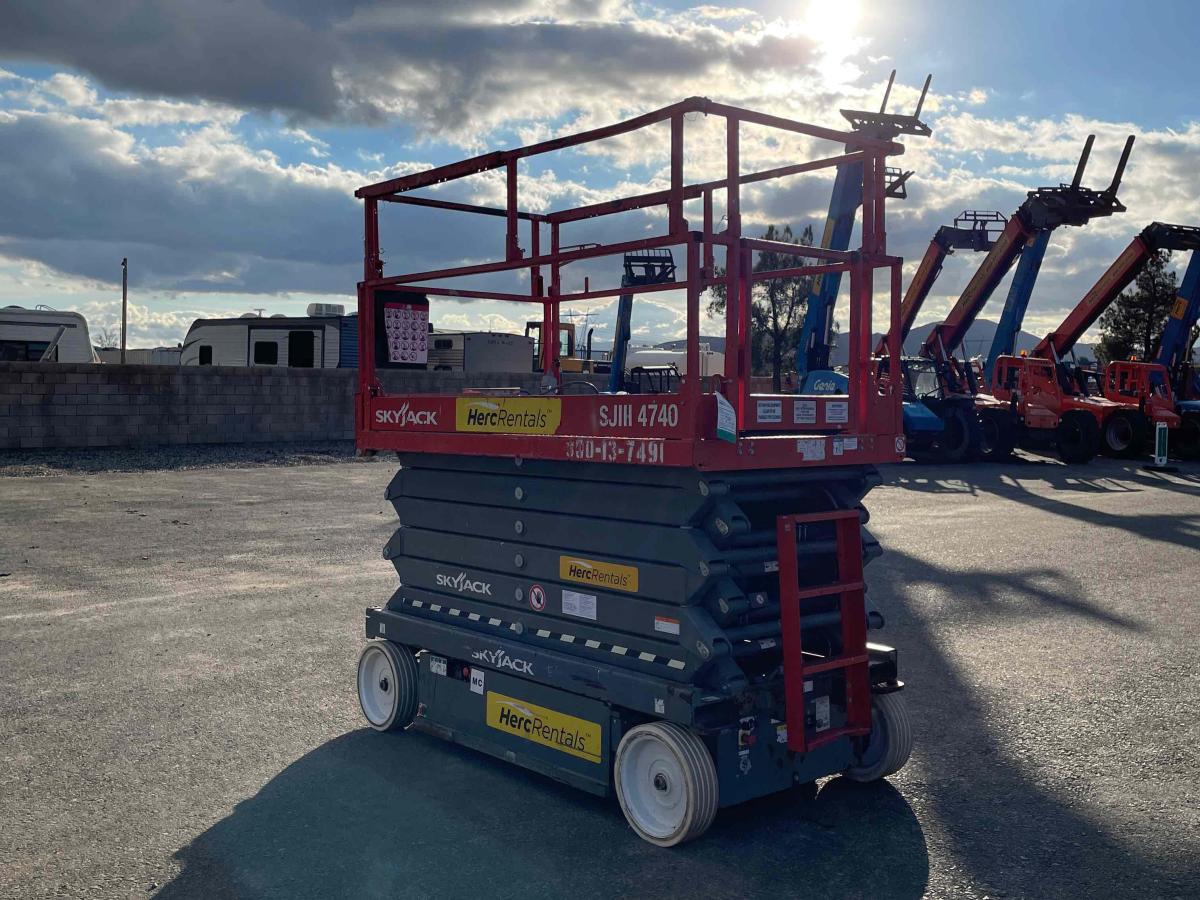 2017 Skyjack SJ4740