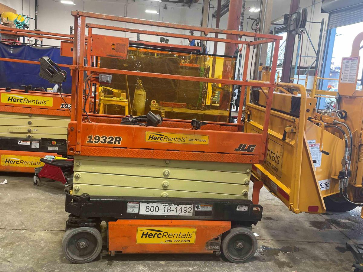 2017 JLG 1932R