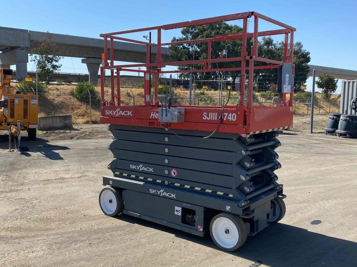 2017 Skyjack SJ4740