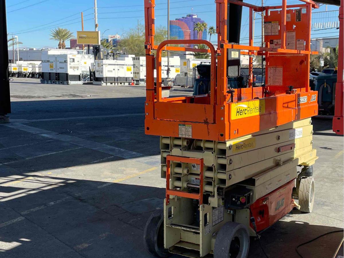 2017 JLG 2632ES