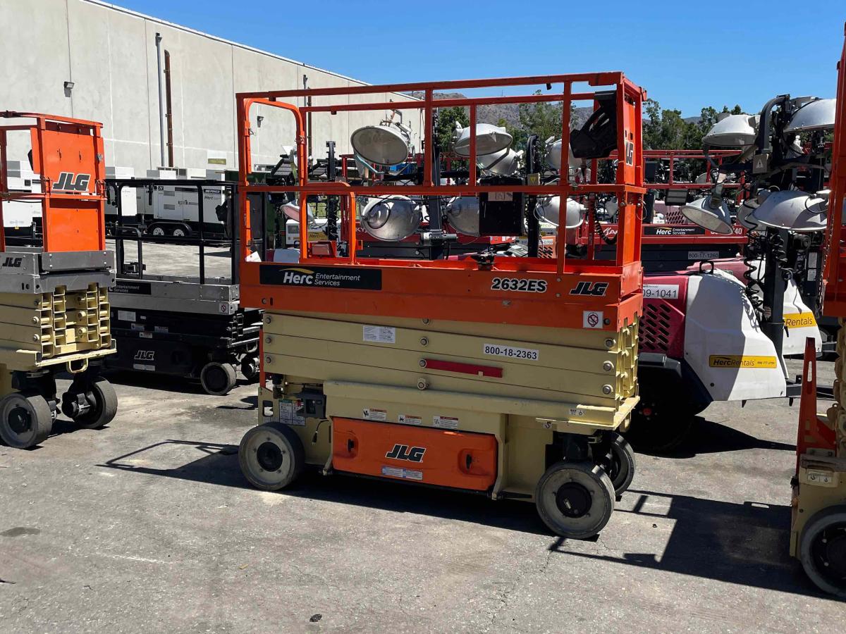 2017 JLG 2632ES
