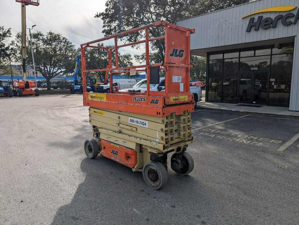 2017 JLG 2632ES