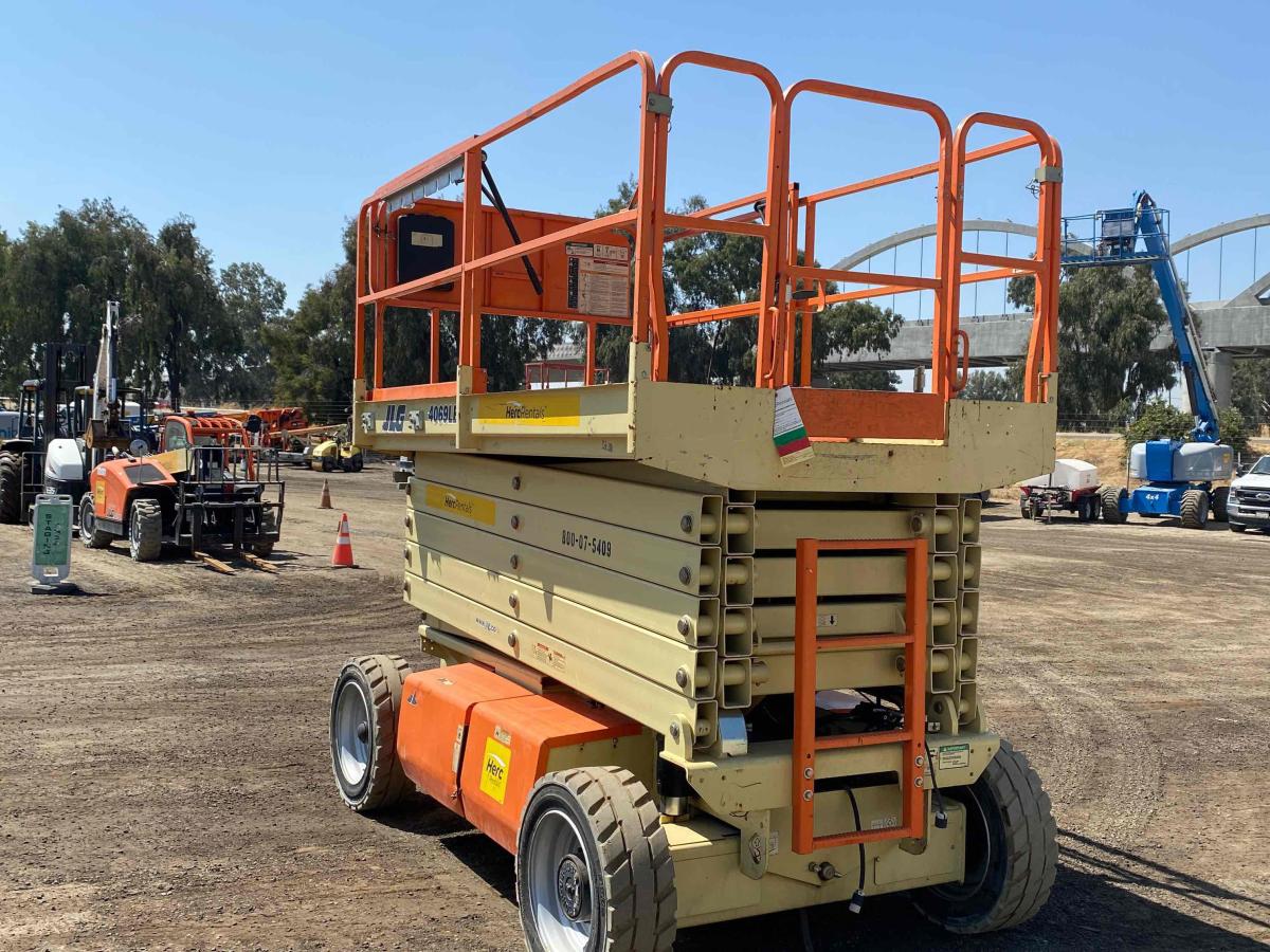 2015 JLG 4069LE