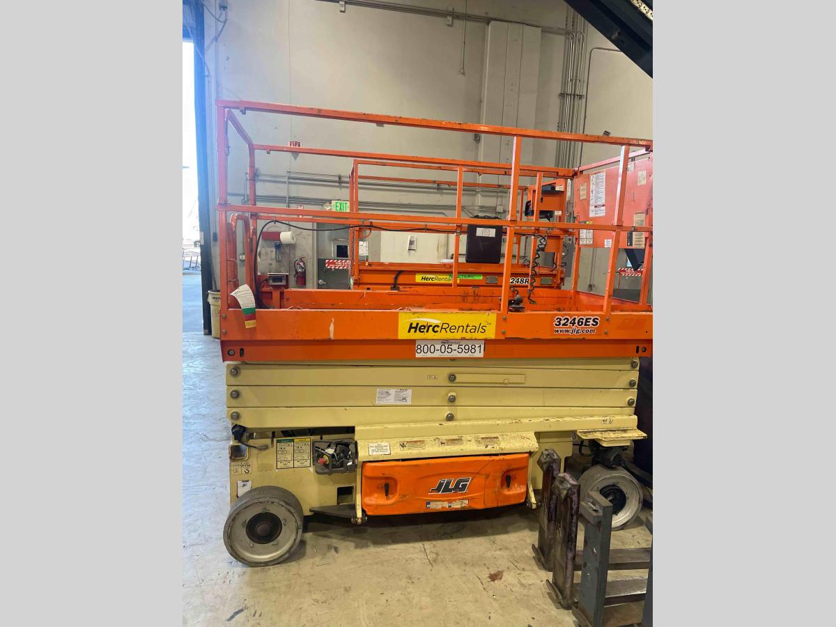 2015 JLG 3246ES