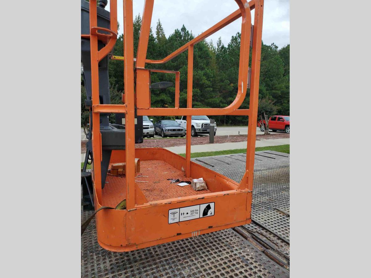 2014 JLG E400AJPN-2