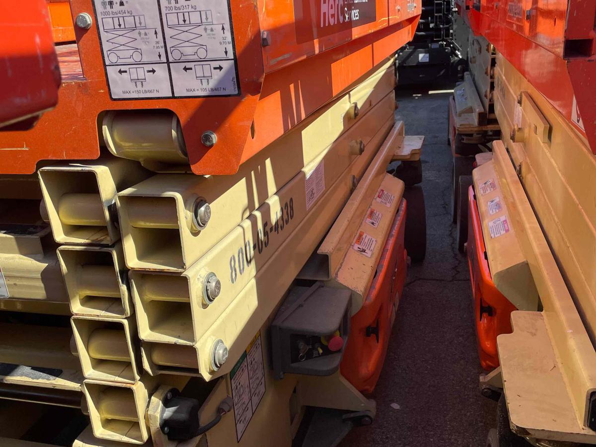 2015 JLG 3246ES