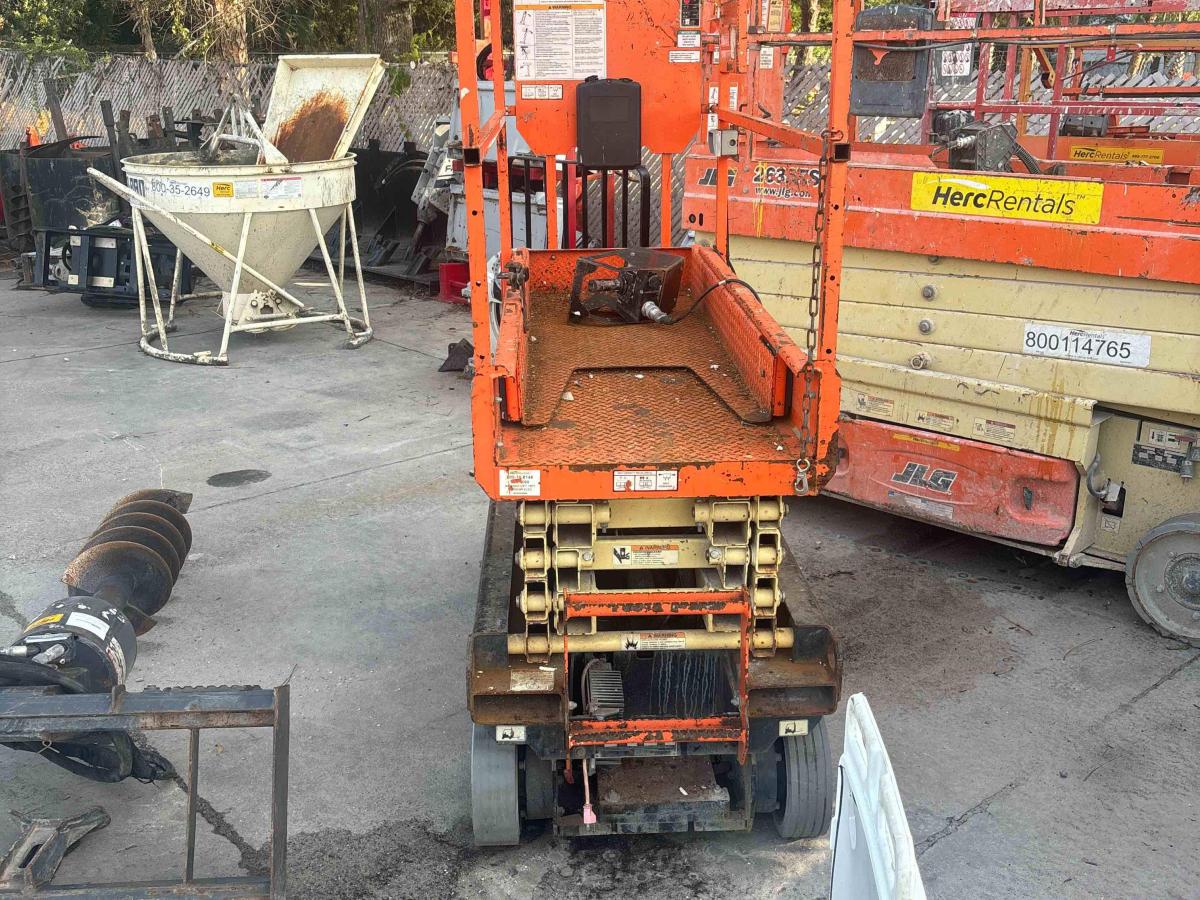 2017 JLG 1932R