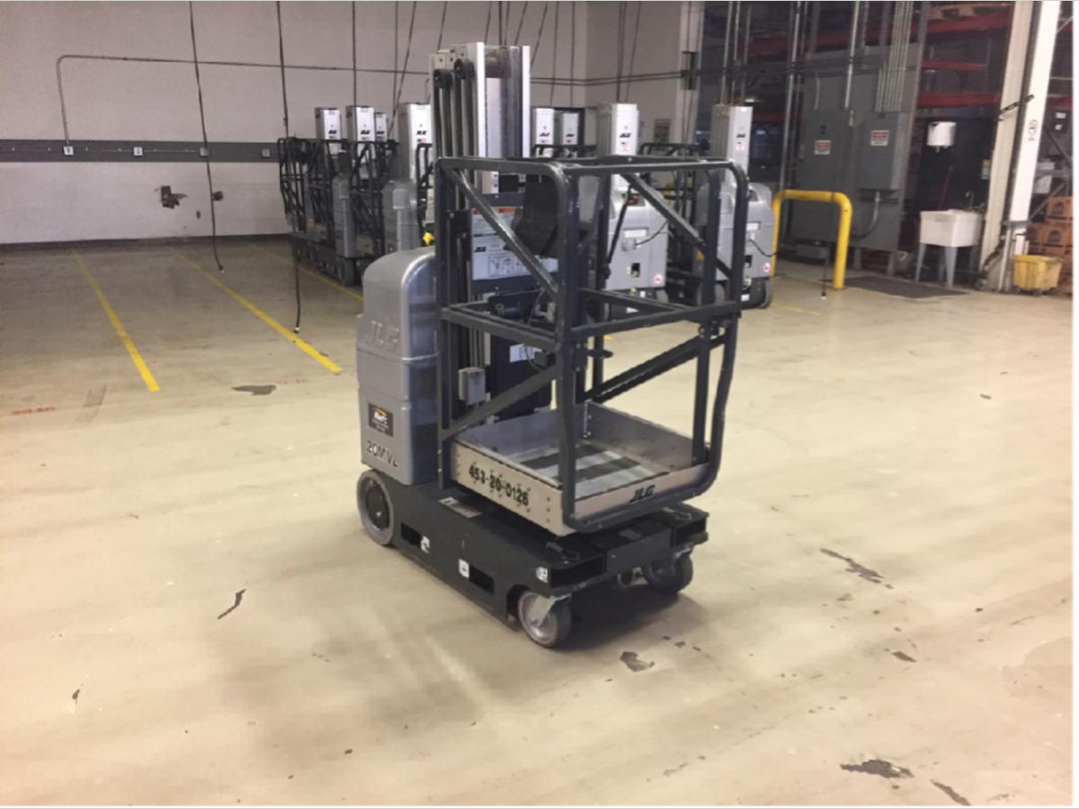 2011 JLG 20MVL