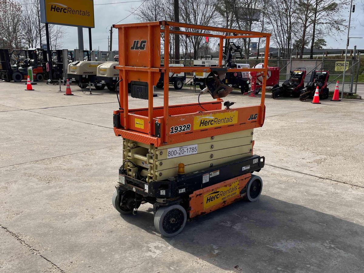 2018 JLG 1932R