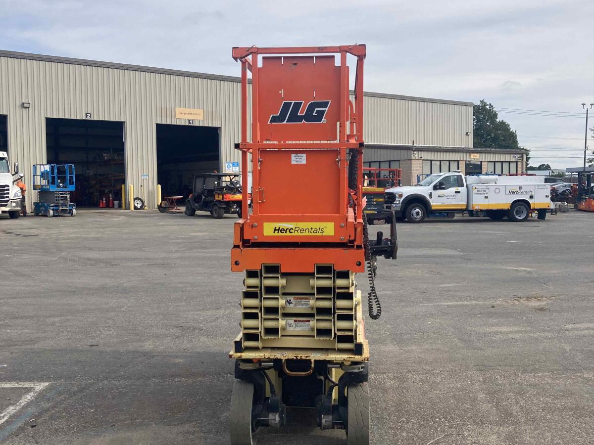 2017 JLG 2632ES