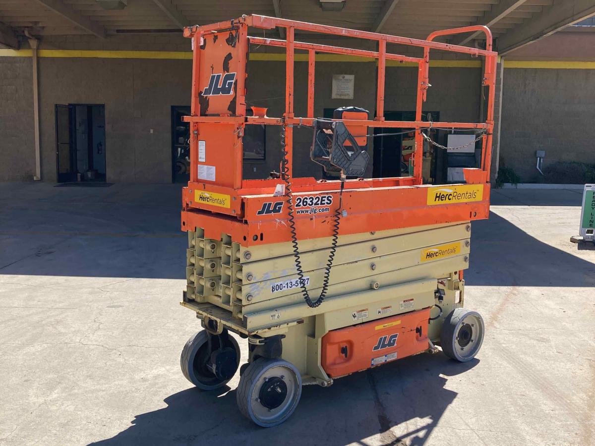 2017 JLG 2632ES