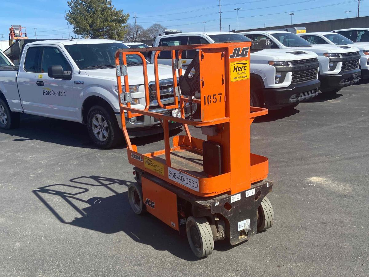 2011 JLG 1230ES