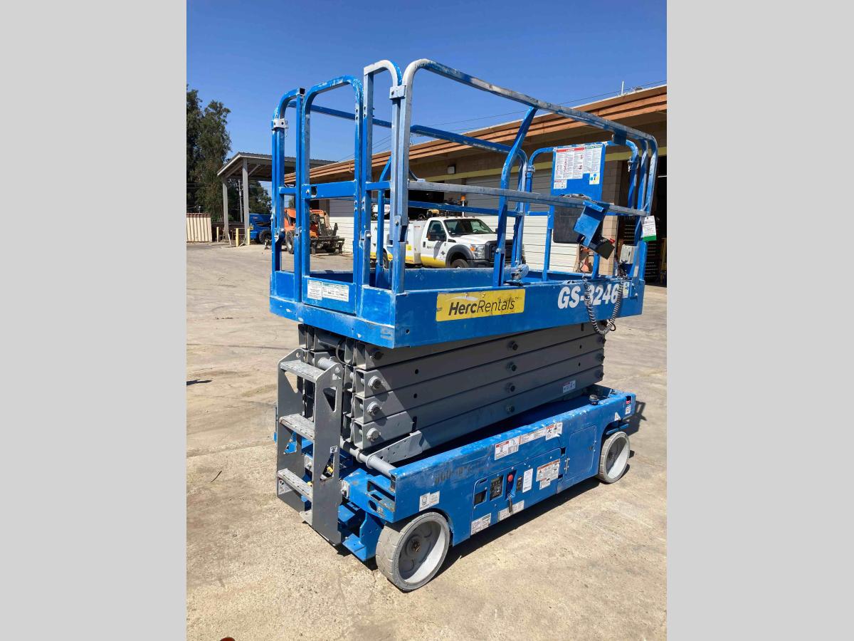 2017 Genie GS-3246