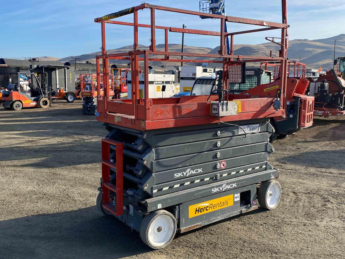 2017 Skyjack SJ4740-2
