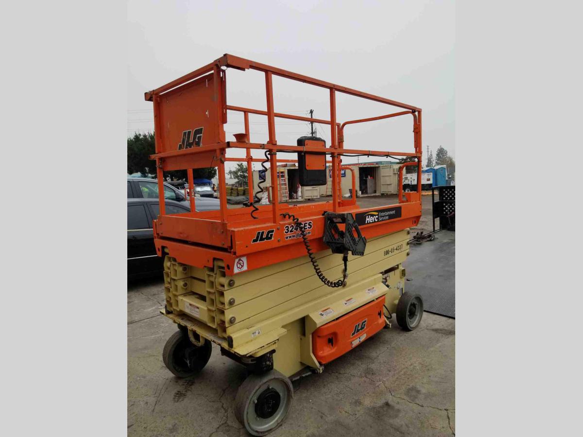 2015 JLG 3246ES