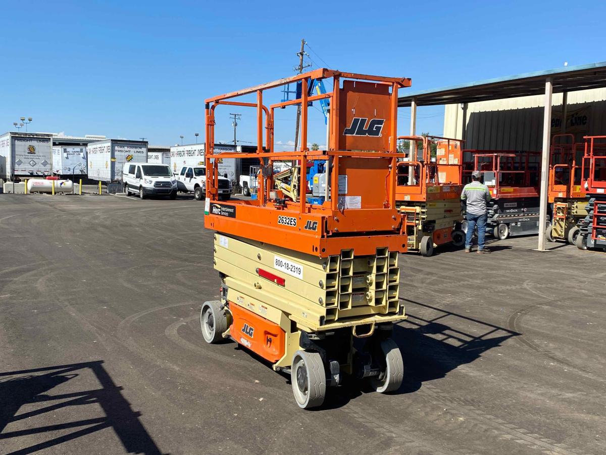 2017 JLG 2632ES
