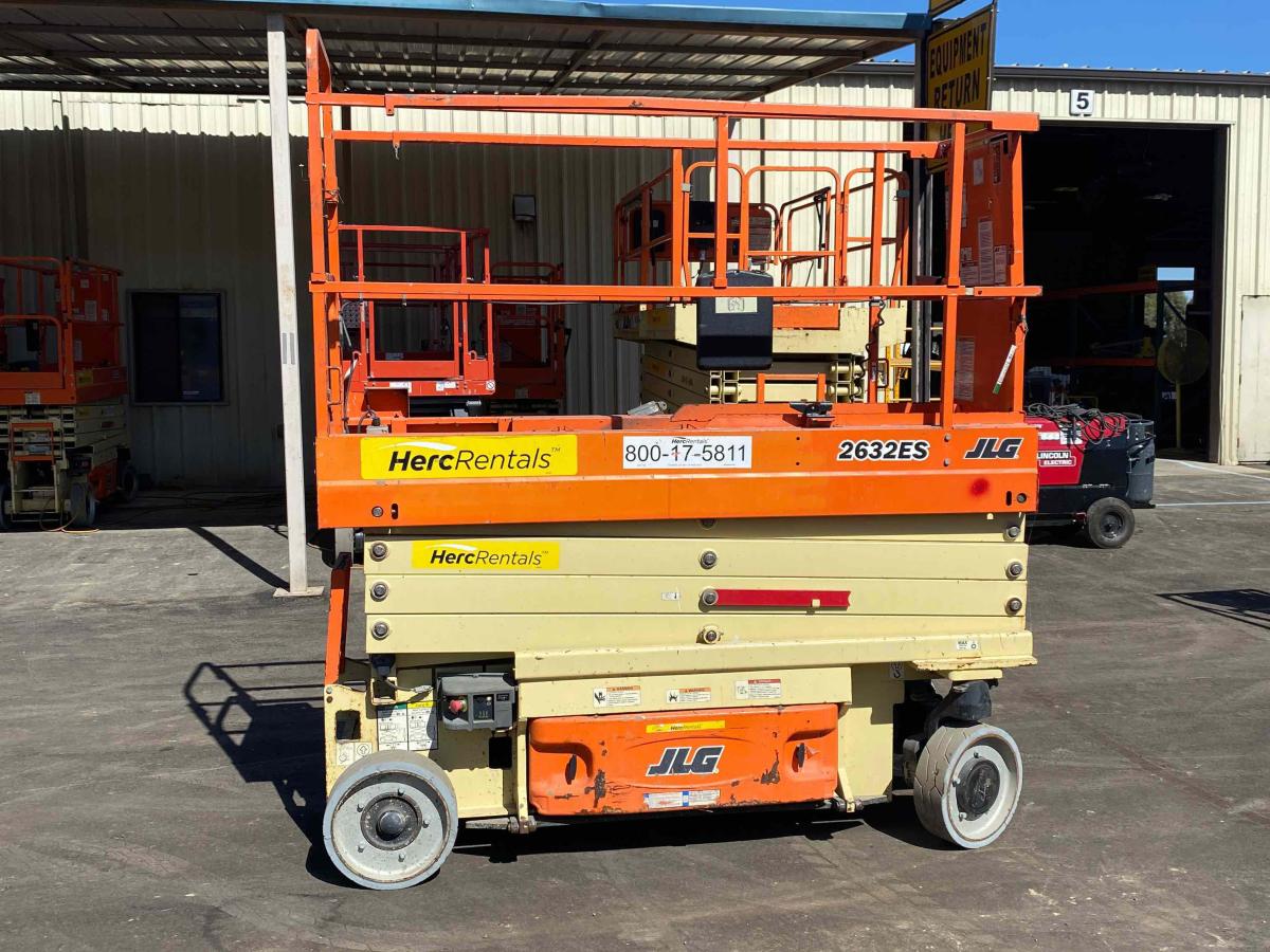 2017 JLG 2632ES