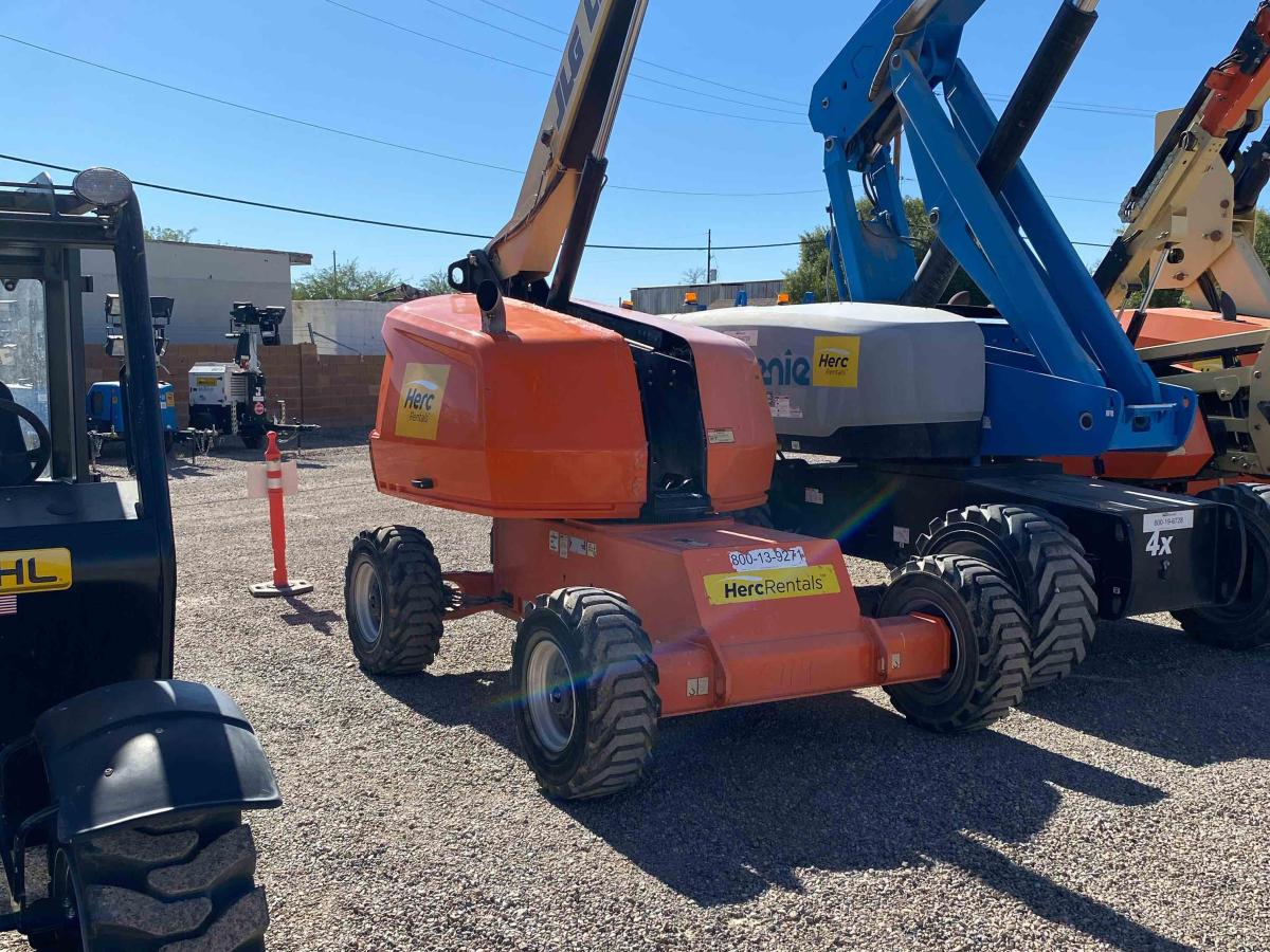 2017 JLG 400S