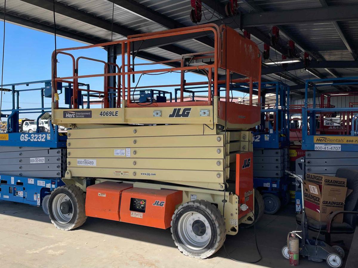 2017 JLG 4069LE