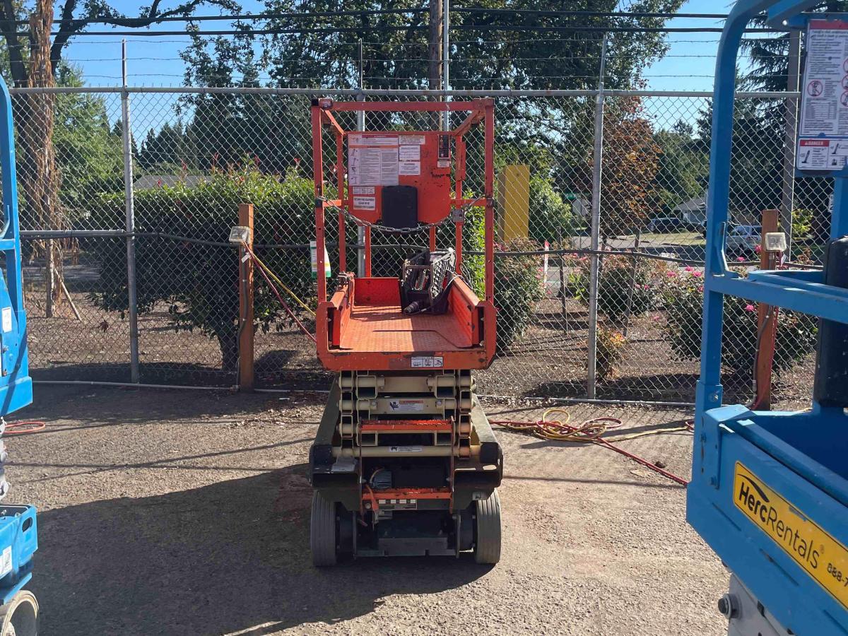 2017 JLG 1932R