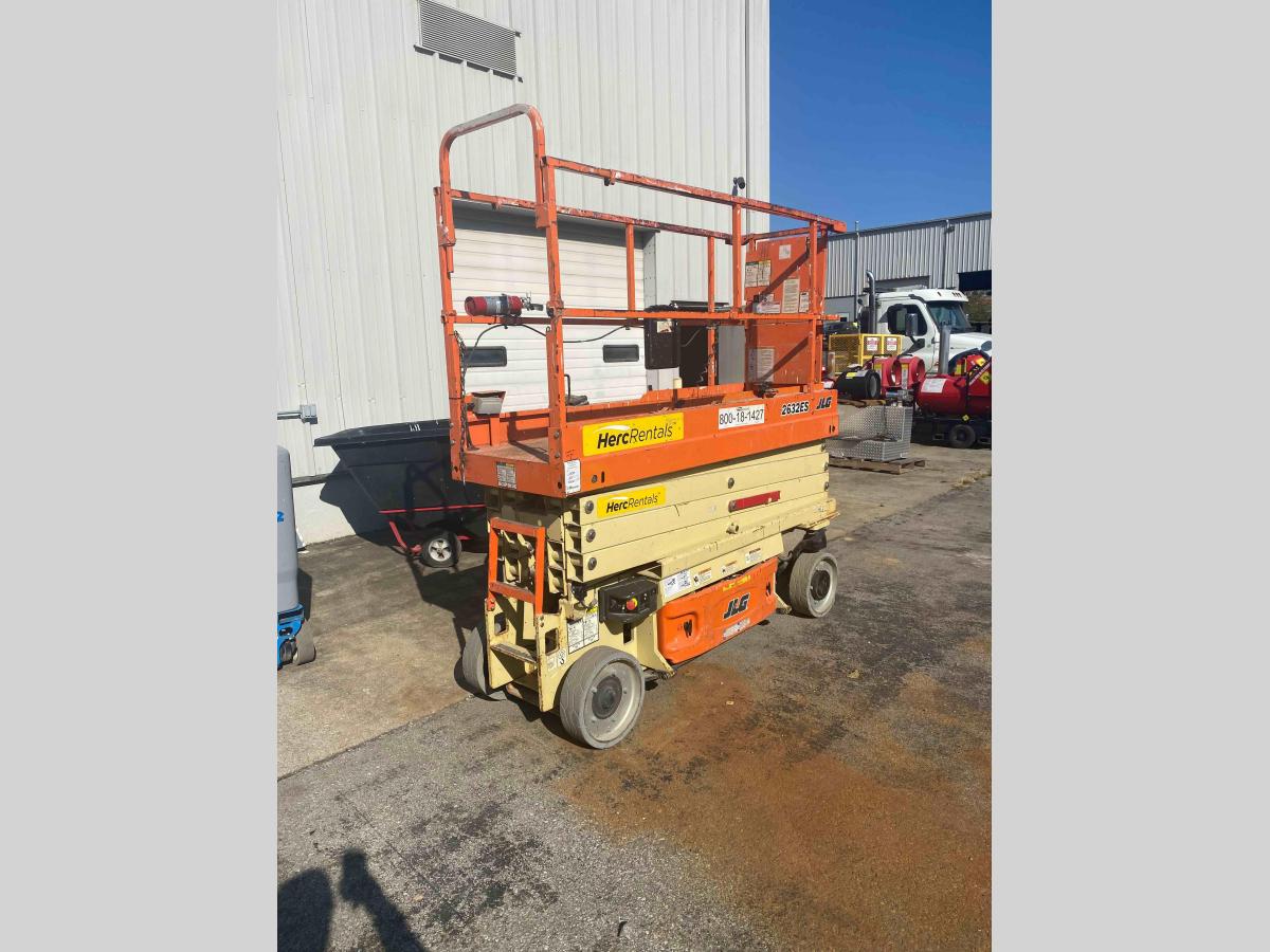 2017 JLG 2632ES