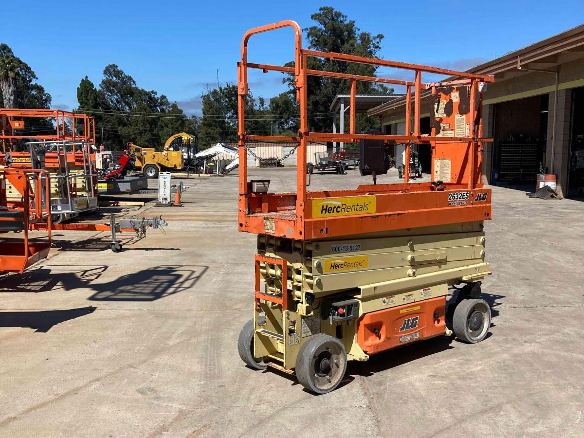 2017 JLG 2632ES