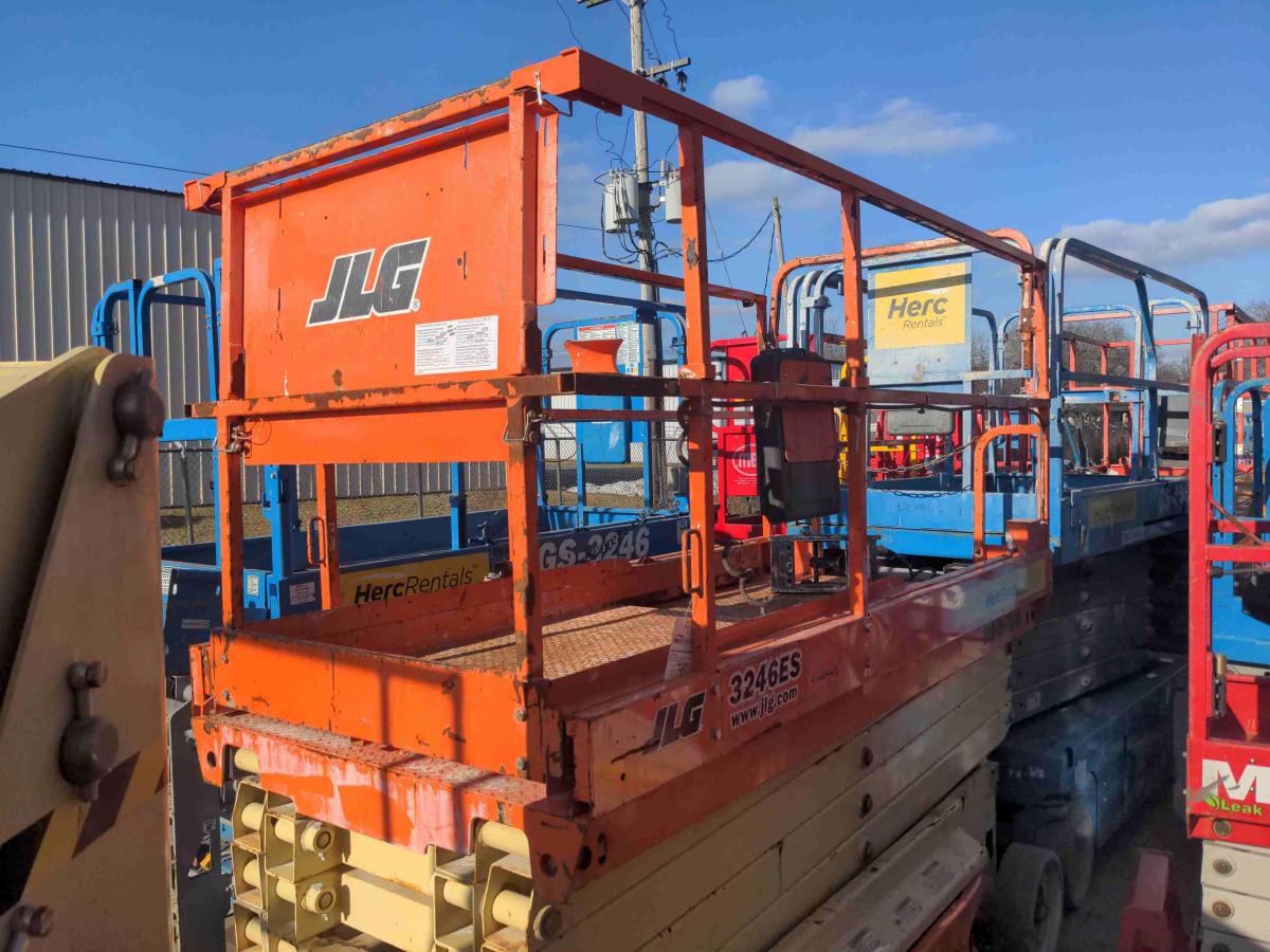 2016 JLG 3246ES