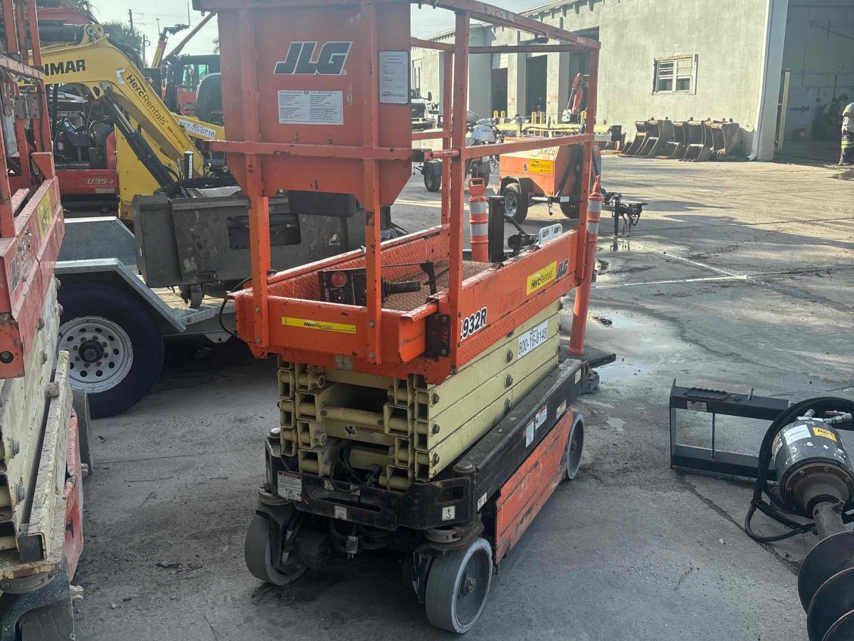 2017 JLG 1932R