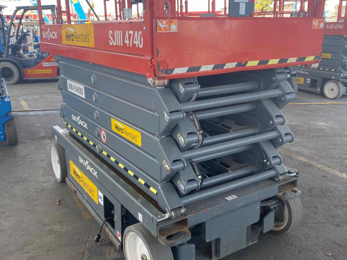 2017 Skyjack SJ4740