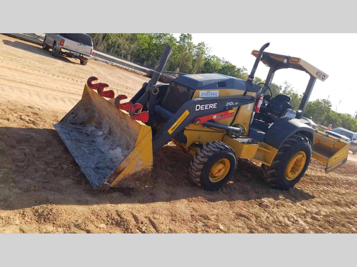 2015 John Deere 210L