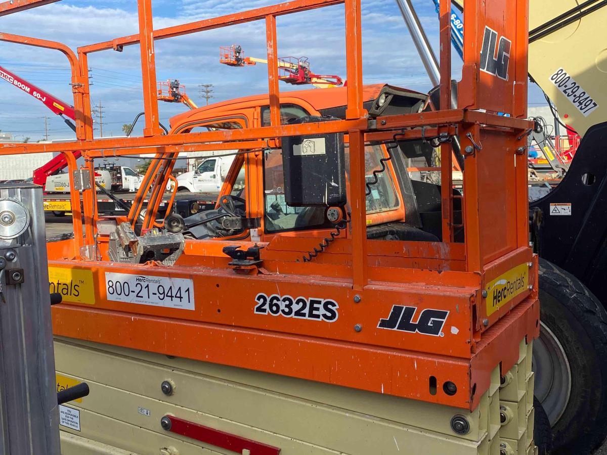2018 JLG 2632ES