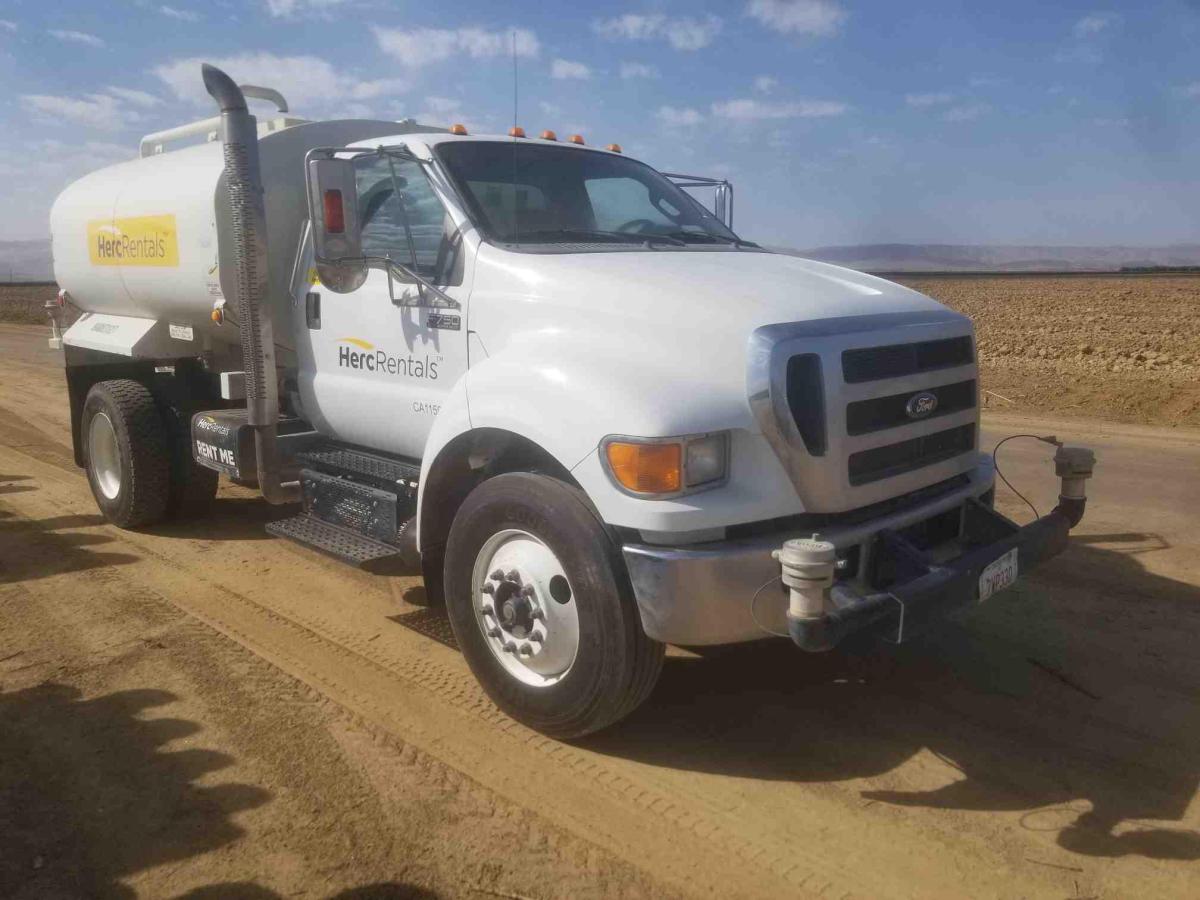 2015 Ford F750-4