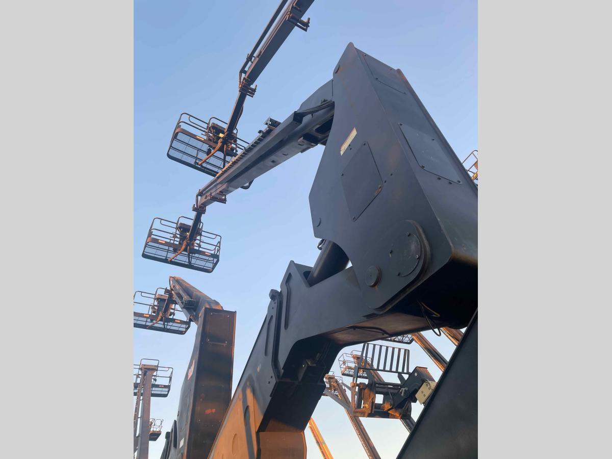 2010 JLG 800A