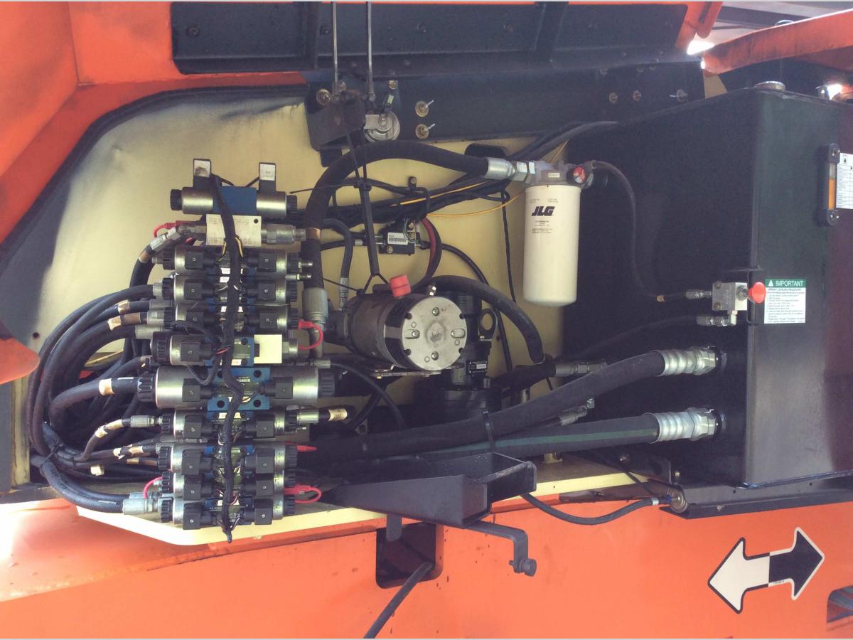 2012 JLG 800AJ